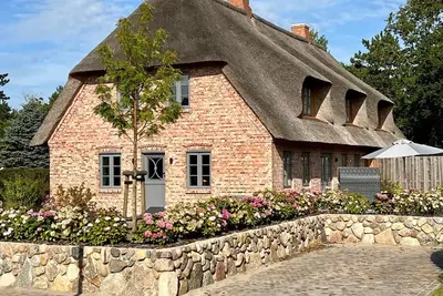 Image de Idun - ein Exklusives Reedachhaus mit Modernem Kern für Großfamilie