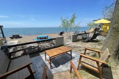 Image de The Red Jelly Bean C · The Red Jelly Bean Cabin- On the Beach & Off the G