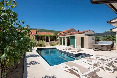 Image de Superbe maison à Slivno avec sauna