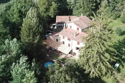 Image de Villa surrounded by greenery