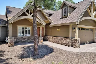 Image de Mountain Retreat With, Hot Tub, A/C, and Stunning Amenities 5/5