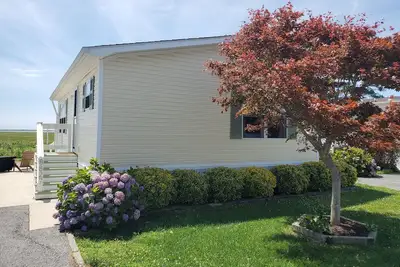 Image de Bayfront cottage offers amazing views of the water and Assateague Island