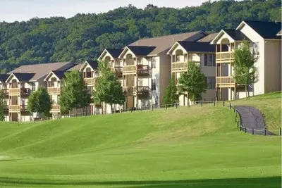 Image de Waterpark, Skiing, Swimming, Golf, Mountain resort in Shenandoah valley, Va