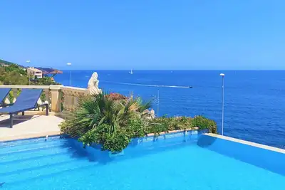 Image de Superbe villa climatisées vue mer, piscine chauffée, plage de sable à 200 m