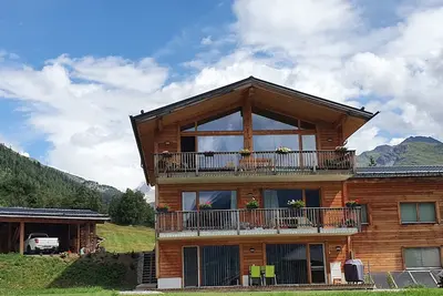Chalet Breithorn - Loft with Jacuzzi B