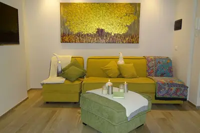 Green Park Apartment - Blue Moon