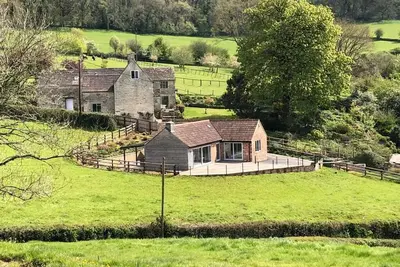 Image de Newly converted pigsty with amazing views. One small dog welcome.