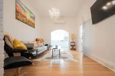 Image de Historic Beauty in the Cbd with Parking & WiFi