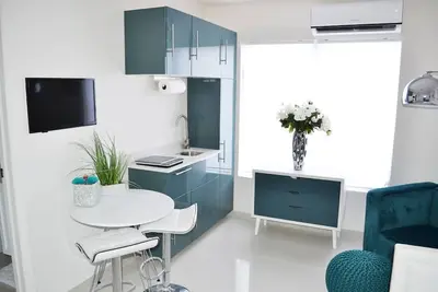 Image de Spunky Fun Apartment Studio Two Twin Beds Lux 27