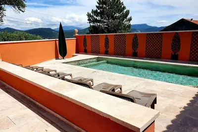Image de Grande maison de village, piscine chauffée, vue Ventoux
