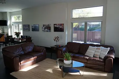 Image de Charming Modern Home - Close to everything Dt, Ut!