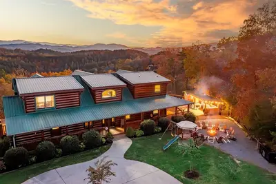 Image de Big Kahuna*Family retreats*Weddings*sleeps 24, Theater