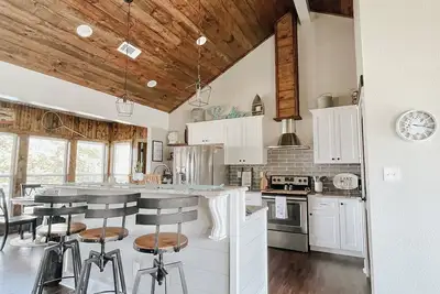 Image de Lake Fork Waterfront Lakehouse with boat dock. Beautiful and spacious!