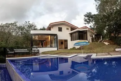 Image de Casa completa dentro de un complejo privado con seguridad 24/7