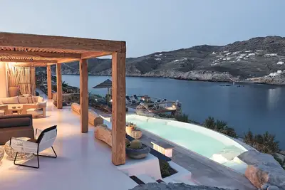 Image de Villa Barbarossa - Elegant Beachfront Retreat with Heated Pool & Outdoor Gym