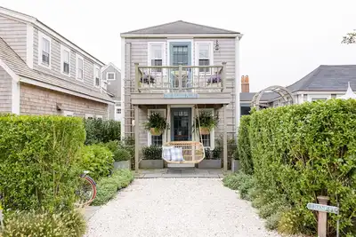 Image de The Beach Plum, a Cozy Sand Shack, as Featured on Magnolia Network