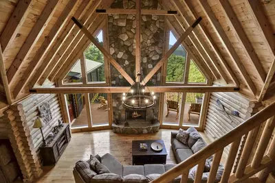 Image de Highland Haven - 4200+ sf w/ Hot Tub | Long Range Views | Billiards/Ping Pong