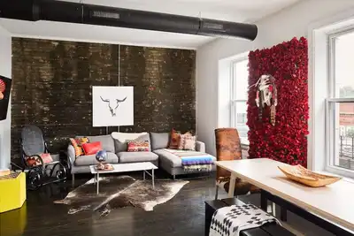 Image de El Motel Dos in Logan Square that sleeps 12 with grill and backyard patio