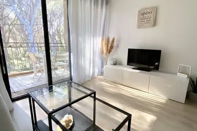 Image de Appartement au bord de la mer avec piscine, parking gratuit et wi-fi ☀️