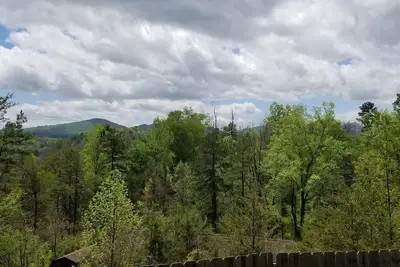 Image de Brand new refresh! Comfy & fabulous views! Near Asheville and Weaverville.