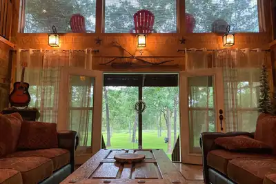 Image de ChristmasCabinOnTheCreek-Lake Limestone-all year tasteful rustic charm & grace.