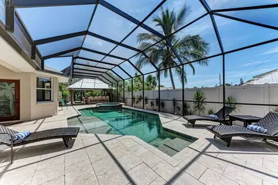 Image de Family Vacation Home! Saltwater Pool, Spa, Outdoor Kitchen - Stuck on’cation