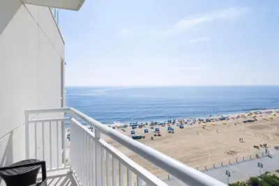 Image de Hilton Oceanaire Resort Escape – Oceanfront Bliss with Dual Oceanview Balconies!