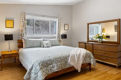 Image de Bright \"Mid-Century Modern\" Ranch
