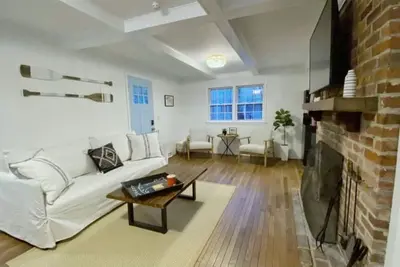 Image de Newly Renovated! Seconds to sand, fire pit, A/C