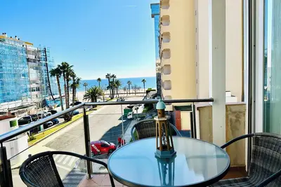 Image de En 2ÈME Ligne De Plage De Santa Margarita, Grande Promenade Maritime Qui Vous Amenera Aux Criques Sauvages De Roses.