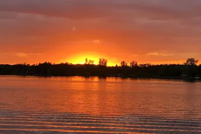 Image de Lakeside house with room to roam