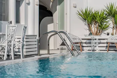 Image de Cally Cave House with Pool in Fira Santorini island, New