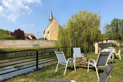 Image de Moulin Authentique avec Pêche, Animaux Acceptés et Confort Moderne près du Mans