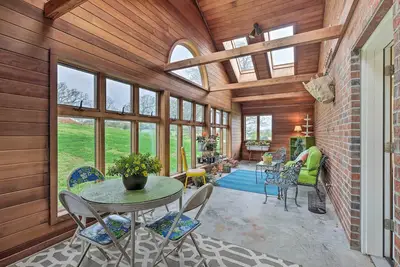 Image de Peaceful Fayetteville Getaway - Pets Welcome!