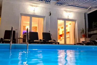 Bella Ciao holiday house with pool