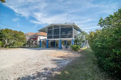 Bella Luna 7 Bedroom home in south Litchfield with a private pool