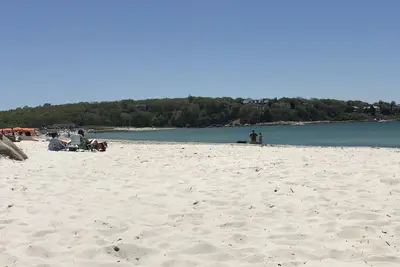 Image de Plan your Cape Cod fall getaway now! ! Beach cottage steps from private beach!