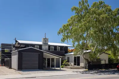 Image de Renovated Wanaka Classic with Lake Views