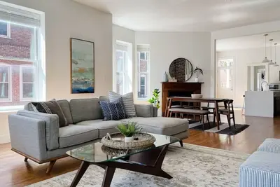 Image de Historic 1900`s Townhome with a Modern Flair