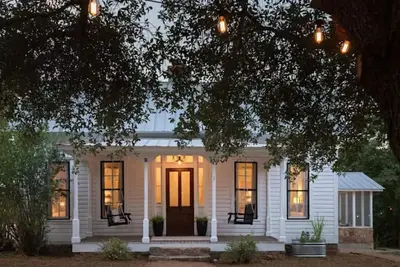 Image de Historic Lodging on Outer Banks of Llano River, Steps to Historic Main Street