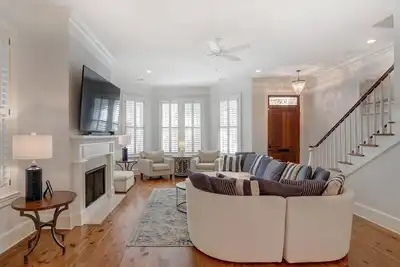 Image de Heated Pool Access 5*Clean Walk to Forsyth Park | By Southern Belle Savannah