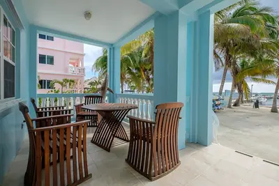 Image de Sunset Beach Oceanfront Groundfloor Family Friendly 3bedroom+ free kayaks & more
