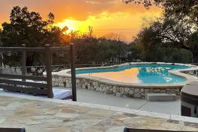Image de The Pebble house with a Pool and Hot Tub