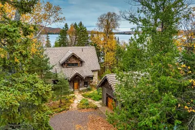 Image de Magical, stunning, secluded retreat on idyllic Lake Medora!