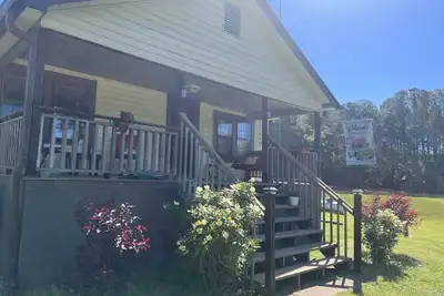 Image de Country Cottage across the road from Weiss Lake- “Dandelion Cottage”