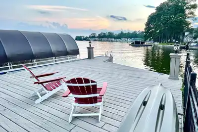 Image de Clemens' Cottage - Lakefront Bungalow on Lake Conroe w/ Private Dock & Boat Slip
