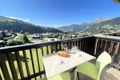 Image de Studio skis aux pieds avec une vue exceptionnelle