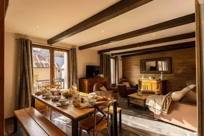 Image de 4 pièces 8/9 personnes exposé Sud