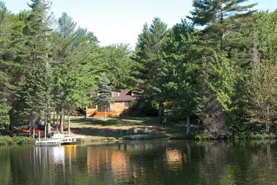 Image de Quiet year round lake home, swimming/fishing, near Pictured Rocks, trail access