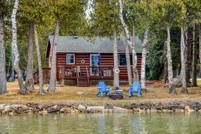 Image de Charming Waterfront Cabin on Clark Lake- paddleboat and canoes!